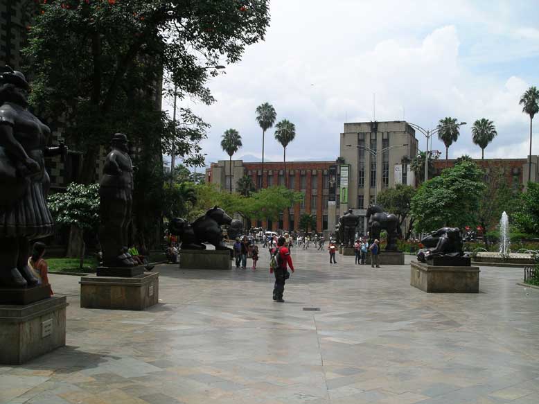 plaza de las estatuas de Botero